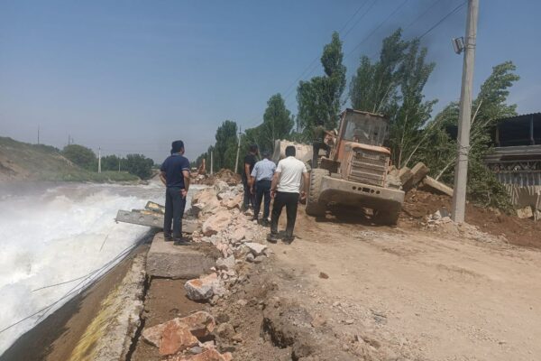 GES qurish ishlarida kanal dambasini suv yuvib ketgan: Suv xo‘jaligi vazirligi Buloqboshidagi holatga izoh berdi