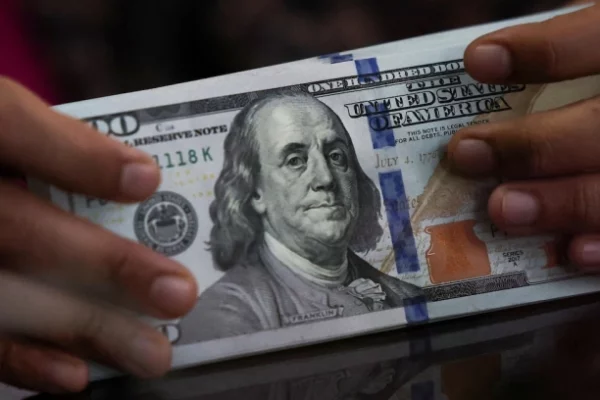 O‘zbekistonda dollar kursi yana tushdi