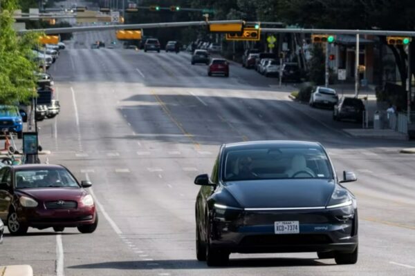 Tesla Texasda robotaksi servisini ishga tushirdi