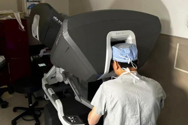 AQShda robot ko‘krak qafasini ochmasdan birinchi yurak transplantatsiyasini amalga oshirdi