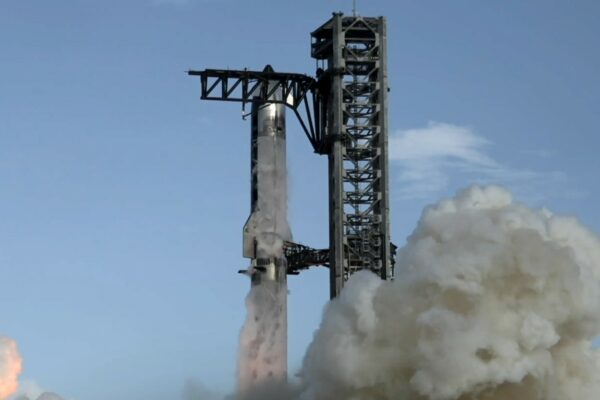 SpaceX’ning Starship kemasi 10-sinov parvozini muvaffaqiyatli amalga oshirdi