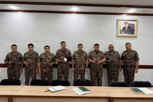 Buxoroda saksovulfurushlarni ta’qib qilib, hujumga uchragan inspektorlar taqdirlandi