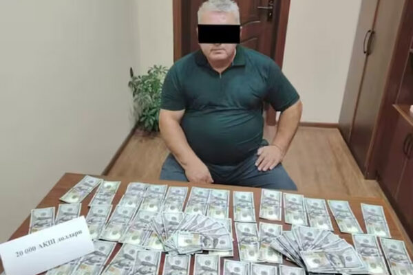 Forish tumani hokimi o‘rinbosari 20 ming dollar pora bilan ushlandi