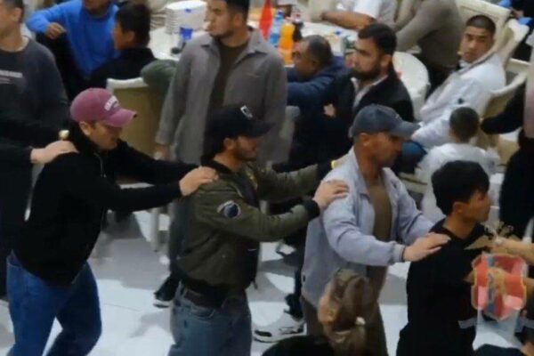 Rossiyada Jaloliddin Ahmadaliyev konsertiga “OMON” bostirib kirdi