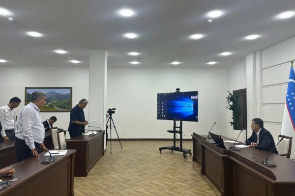 Erkin Turdimov majburiy mehnat bo‘yicha Xovos hokimiga “hayfsan” berdi