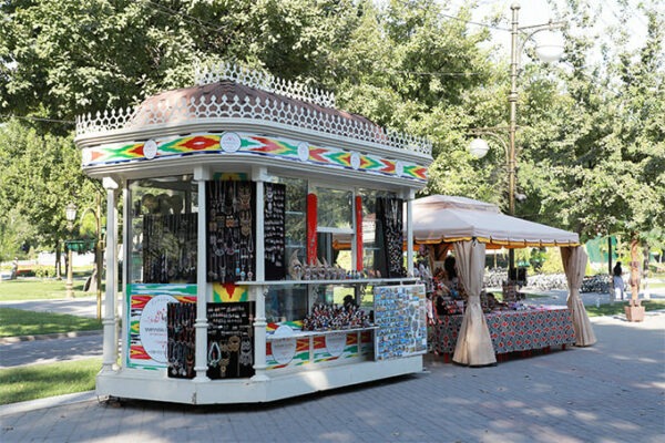 Mirzo Ulug‘bek tumani hokimi o‘rinbosari kioskani noqonuniy olib tashlagani uchun jarimaga tortildi