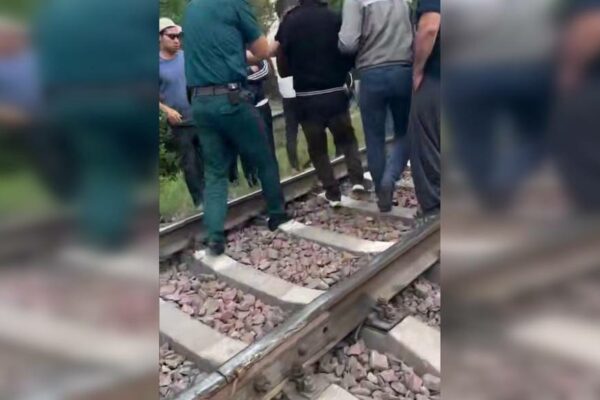 Farg‘onada yo‘lovchi poyezdi temiryo‘lda yurgan mast erkak sabab shoshilinch to‘xtatildi