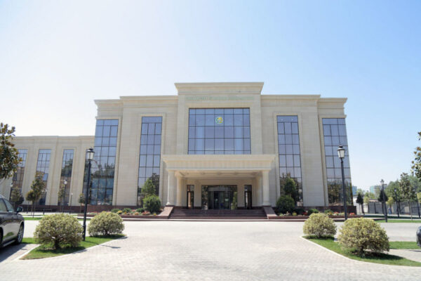 Toshkent hokimligi idoralar ish vaqtini 8:00 dan 17:00 gacha o‘zgartirishni taklif qildi